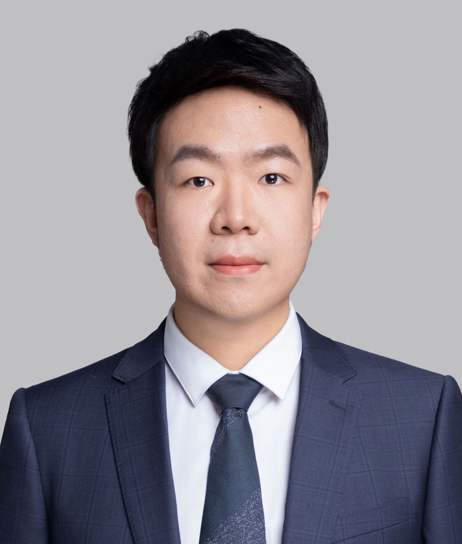 李震